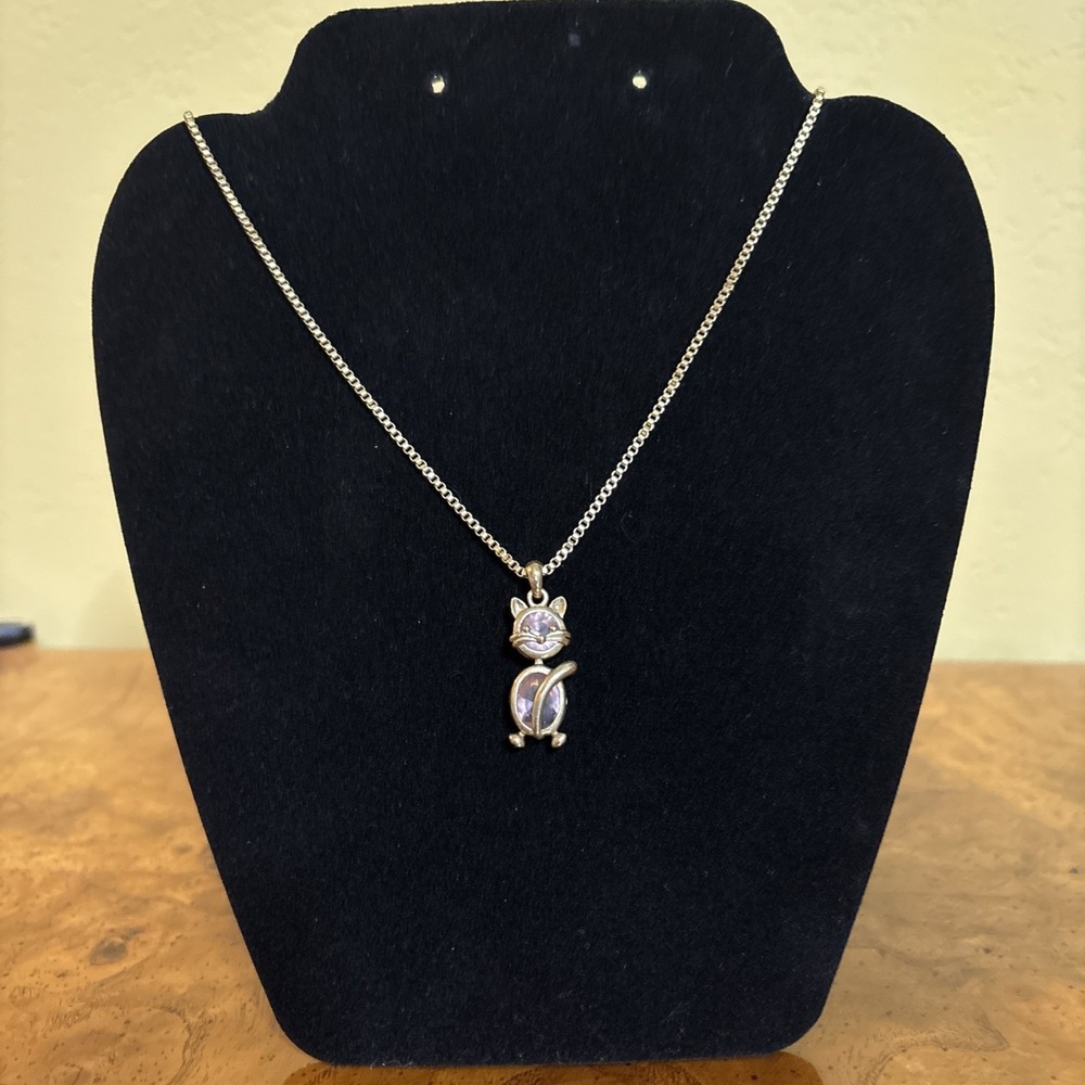 Avon Gold Tone Chain Cat & Pink Crystal Pendant Necklace Jewelry